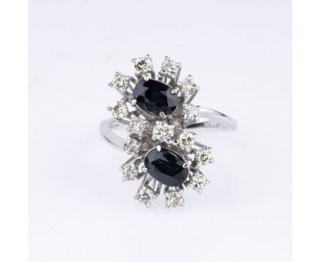 Saphir-Brillant-Ring 'Toi-et-Moi'. 18 kt. WG, gest., Sheffield Import Marke. Zwei Saphire im Ovalschliff zus. ca. 1,10 - 1,20