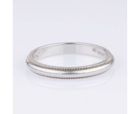 Tiffany &amp; Co. Platin-Ring 'Classic Milgrain'. Pt. 950, MZ: Tiffany &amp; Co. Innen Monogrammgravur. B. 3 mm, Weite 60, Ge