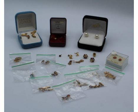 A collection of 9ct gold earrings to include pearl and gemset examples