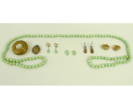 A collection of vintage jewellery, comprising a green hardstone necklace, strung with 108 beads, each 10mm, with a 9ct gold c