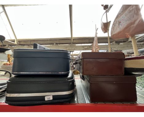 A selection of 4 vintage cases. 