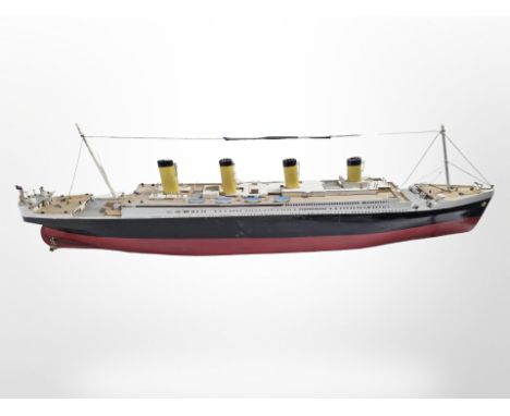 A scale model passenger ship, length 108 cm 