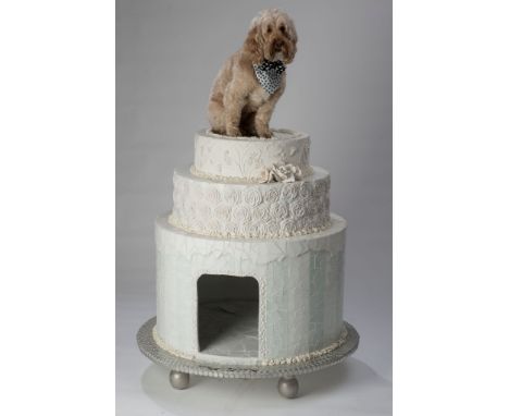 Florida artist Jeff Monsein of Splat Paint's beautiful tribute to the Royal Wedding is a cake-themed kennel made out of pearl