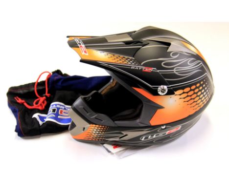 A LS2 motorcycle full face helmet size M. Please note this is a credit card reclaim item sold as seen and without reserve.