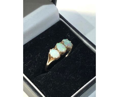 Vintage 9ct gold opal ring et with 3 opals good condition 