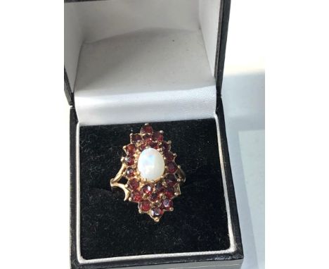 9ct gold opal &amp; garnet ring weight 5.8g 