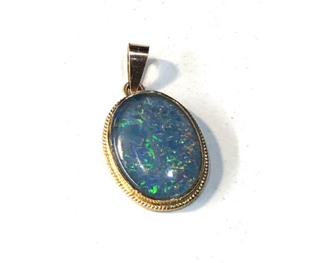 14ct gold mounted opal pendant 