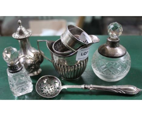 A SMALL SELECTION OF HALLMARKED SILVER 