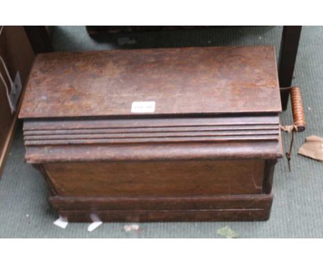 AN OAK CASED MANUAL SEWING MACHINE 