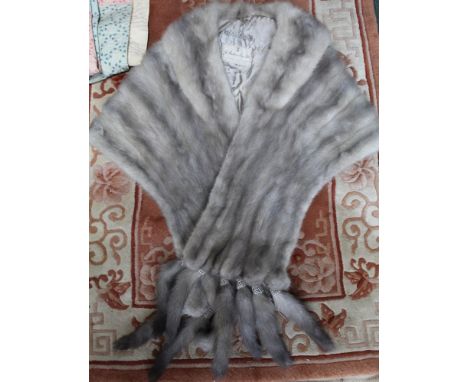 A PROBABLE SILVER FOX LADY'S SHOULDER WRAP 