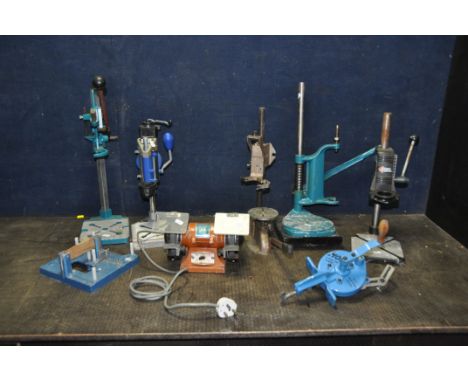 A DREMEL 220 WORK STATION STAND, a Draper Bench Grinder (PAT fail due to uninsulated plug but working), three Black and Decke