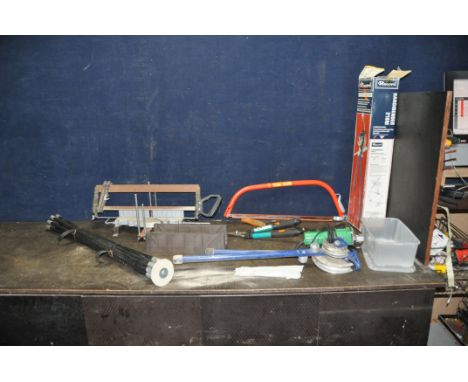 A RECORD HANDI BENDER PIPE BENDER in original box, a Hitachi G10SDI angle grinder (PAT pass and working), etc