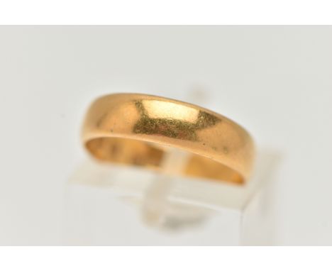 A 22CT GOLD BAND RING, a polished band ring, approximate width 4mm, hallmarked 22ct London, ring size K centre, approximate g