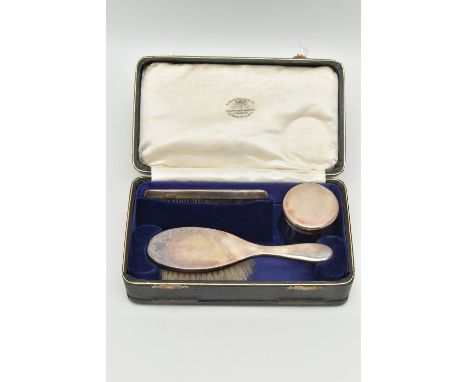 A CASED EARLY 20TH CENTURY TRAVEL SET, comprising of a polished silver hair brush, a silver lined comb (missing some teeth), 