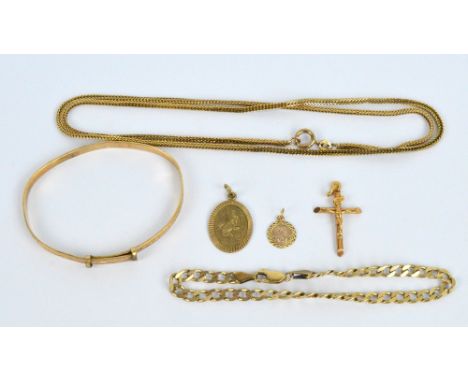 A 9ct yellow gold square profile fox tail chain necklace, length 59.5cm, a 9ct yellow gold flattened curb link bracelet, leng
