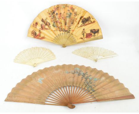 A small collection of fans comprising an early 20th century folding fontage fan with pierced bone sticks and lace leaf, guard