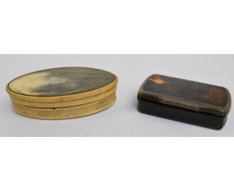 An oval horn snuff box with detachable lid, 8 x 4cm, and a rounded rectangular tortoiseshell and horn example with hinged lid