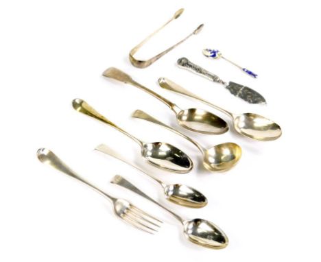 Various Georgian flatware, to include a pair of dessert spoons, Old English pattern, London 1804, 18cm wide, sugar bows, ladl