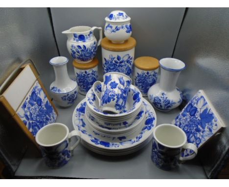 Portmeirion 'Harvest blue' collection comprising 4 dinner plates, 4 side plates, 4 bowls. 3 mugs, 3 storage cans, milk jug, s