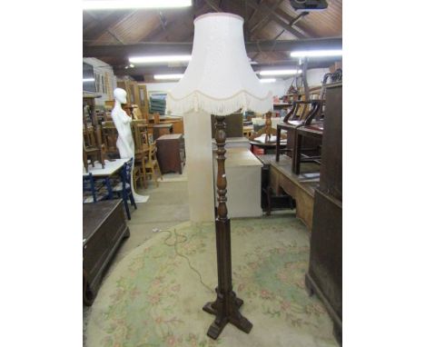 Oak Old Charm floor lamp with shade 