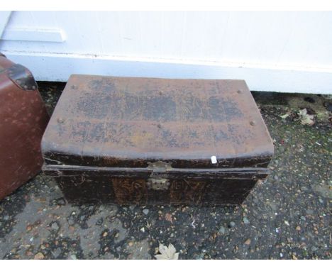 Vintage leather suitcase and metal trunk 