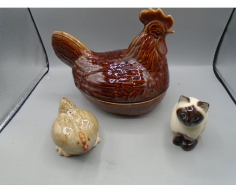 P&amp;K hen crock and 2 pottery animals