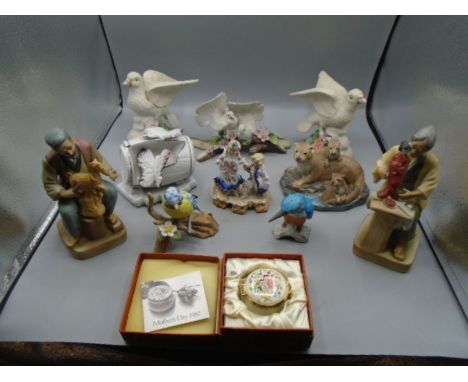 Leonardo animal figures, a boxed trinket pot and others