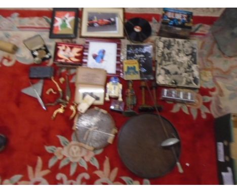 A collectors lot to include art deco pictures, 'Johnny Cash' picture, Star Wars toys, cast scottish lighter? an epee, Brownie