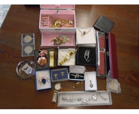 Watches, costume jewellery to include silver pearl pendant, 2 crowns 