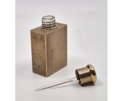 A fine Asprey & Co. Ltd. 9ct. gold gentleman's scent bottle, impressed Asprey makers' mark, hallmarked London 1928, the recta
