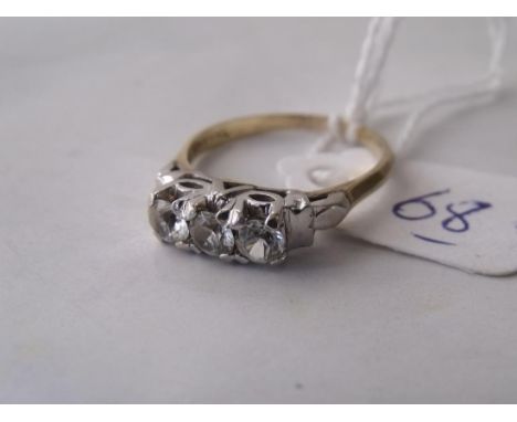 10k gold three stone dress ring approx size 'P' 3g   