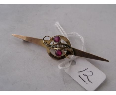 9ct ruby & pearl bar brooch 3.1g     