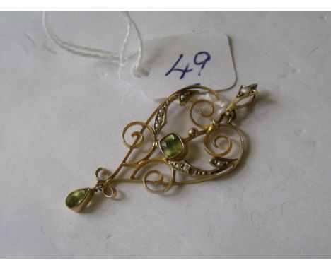 An attractive 9ct pearl & peridot set pendant    