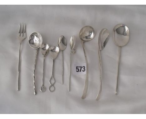 Group 9 modern arts & crafts spoons & 1 fork 115g   