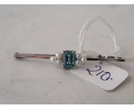 9ct white gold blue stone & pearl bar brooch    