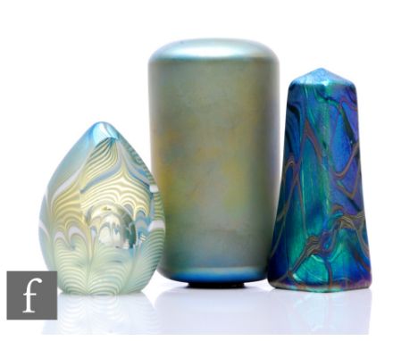 A contemporary Richard P. Golding for Okra glass paperweight, of egg form, slice cut to reveal an internal large controlled a