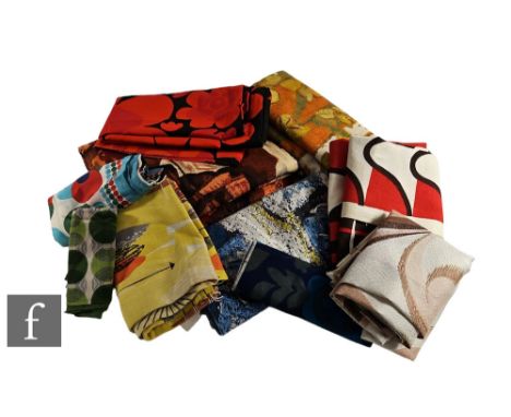 A 1960s Ritwa Wahlstrom single fabric panel decorated in the Rapsodi pattern, depicting large stylised flower heads in tones 