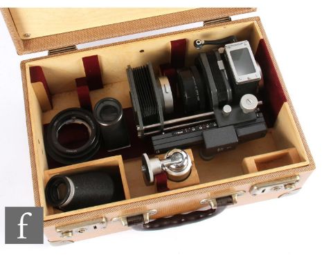A Leitz Visoflex II with accessories and two prisms in fitted wooden box. 