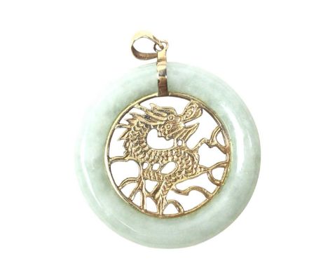 CHINESE NEPHRITE JADE DRAGON PENDANT, IN NINE CARAT GOLD the mount modelled as a dragonQty: 6.8g