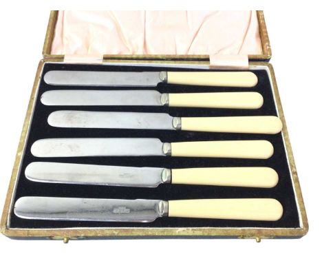 GROUP OF SILVER PLATED FLATWARE, comprising spoons, knives and forks, in fitted cases