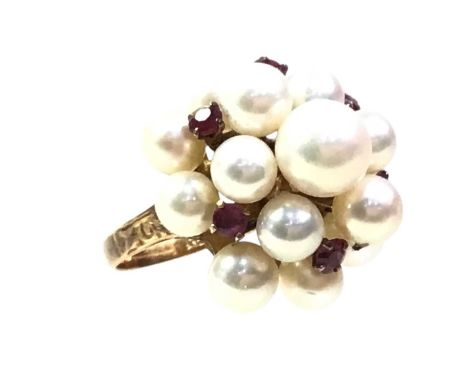 PEARL DRESS RING, the spherical pearls interspaced by red gems, marked K18Qty: 9g