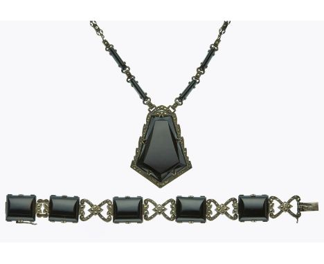 2-tlg. Art-Déco-Garnitur, Deutsch um wohl 1930.Sterlingsilber, besetzt m. insg. 10 Onyx (1 Trapez, 5 Cabochon-Carrés u. 4 Stä
