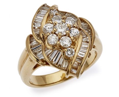 Diamant-Ring.18 kt GG, mittig besetzt m. 9 Brillanten v. zus. ca. 0,80 ct umgeben v. Diamant-Baguetten, zus. 1,20 ct, zus. ca