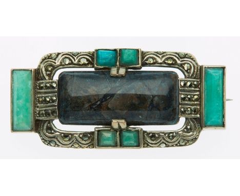 Jaspis-Nadel, Art-Déco, Deutsch wohl um 1930.Sterlingsilber, besetzt m. 1 blauen rechteckigen Jaspis-Cabochon, 6 grünen Jaspi