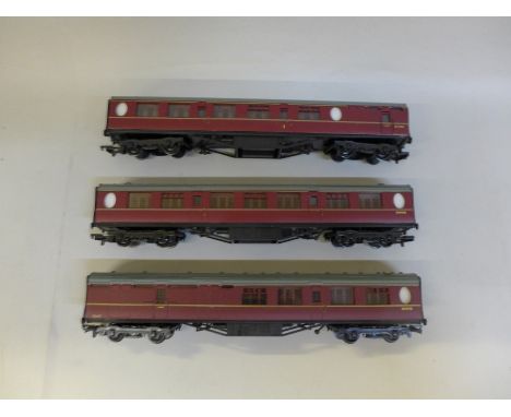 Three Bachmann 00 gauge model railway carriages 