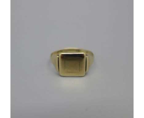 A small 9ct gold signet ring, 1.3g, L 