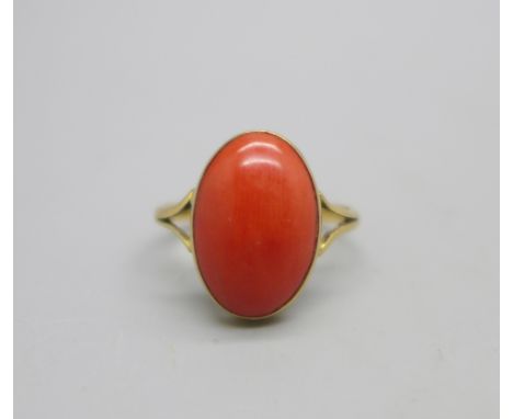 An 18ct gold ring set with coral, stamped 750, 2.6g, M 