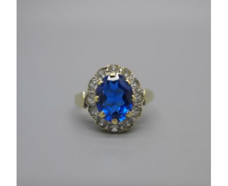 A 9ct gold, blue and white cluster ring, 2.5g, K 