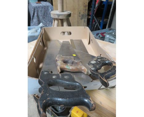 A TRAY OF HANDSAWS AND A VINTAGE WASHING DOLLEY
