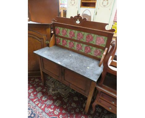AN EDWARDIAN MARBLE TOPPED TILE BACK WASHSTAND
